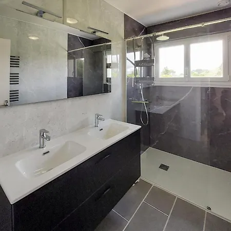 Lovely In Locoal-mendon With House Sea View