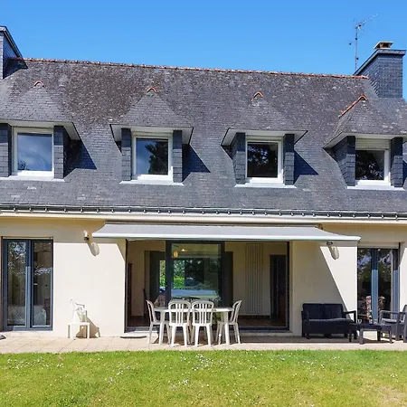 Hébergement de vacances Lovely In Locoal-mendon With House Sea View *